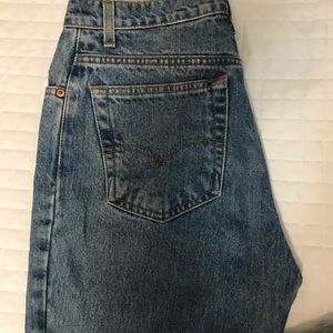 Vintage Levi’s mom jeans 11